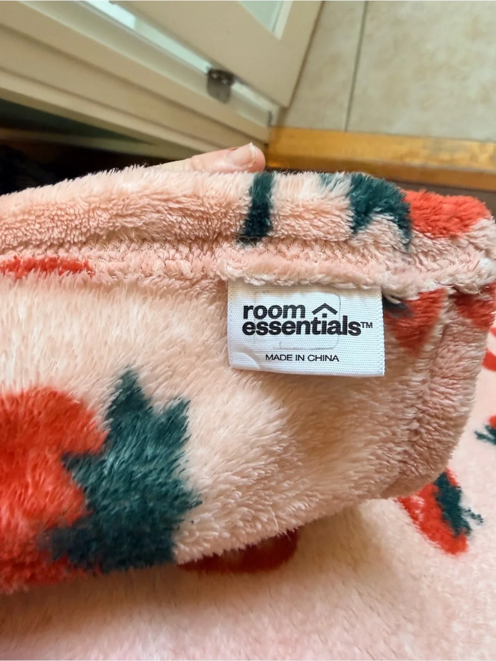 Pink Strawberry room essentials fleece throw blanket 50”x60”